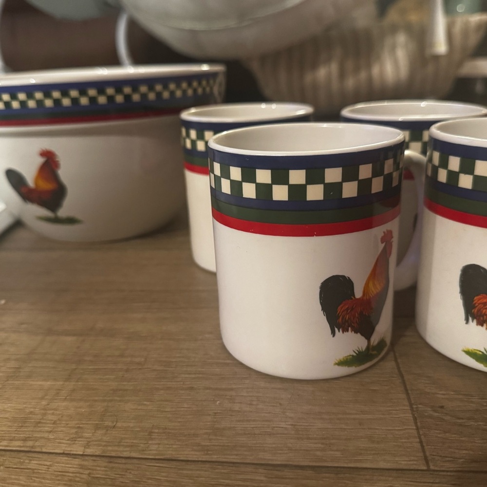 Farmhouse Rooster Mug Set with Checkered Trim